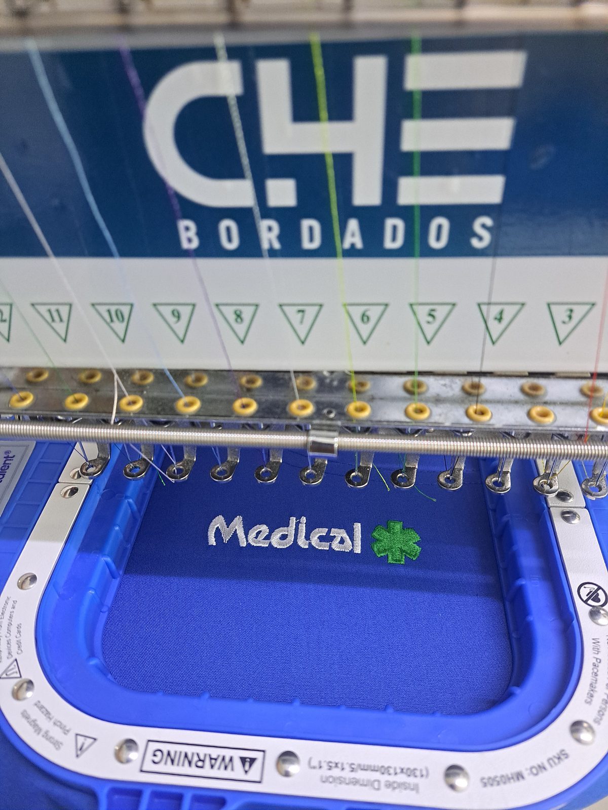 Ambo médico bordado con logo en Paraná