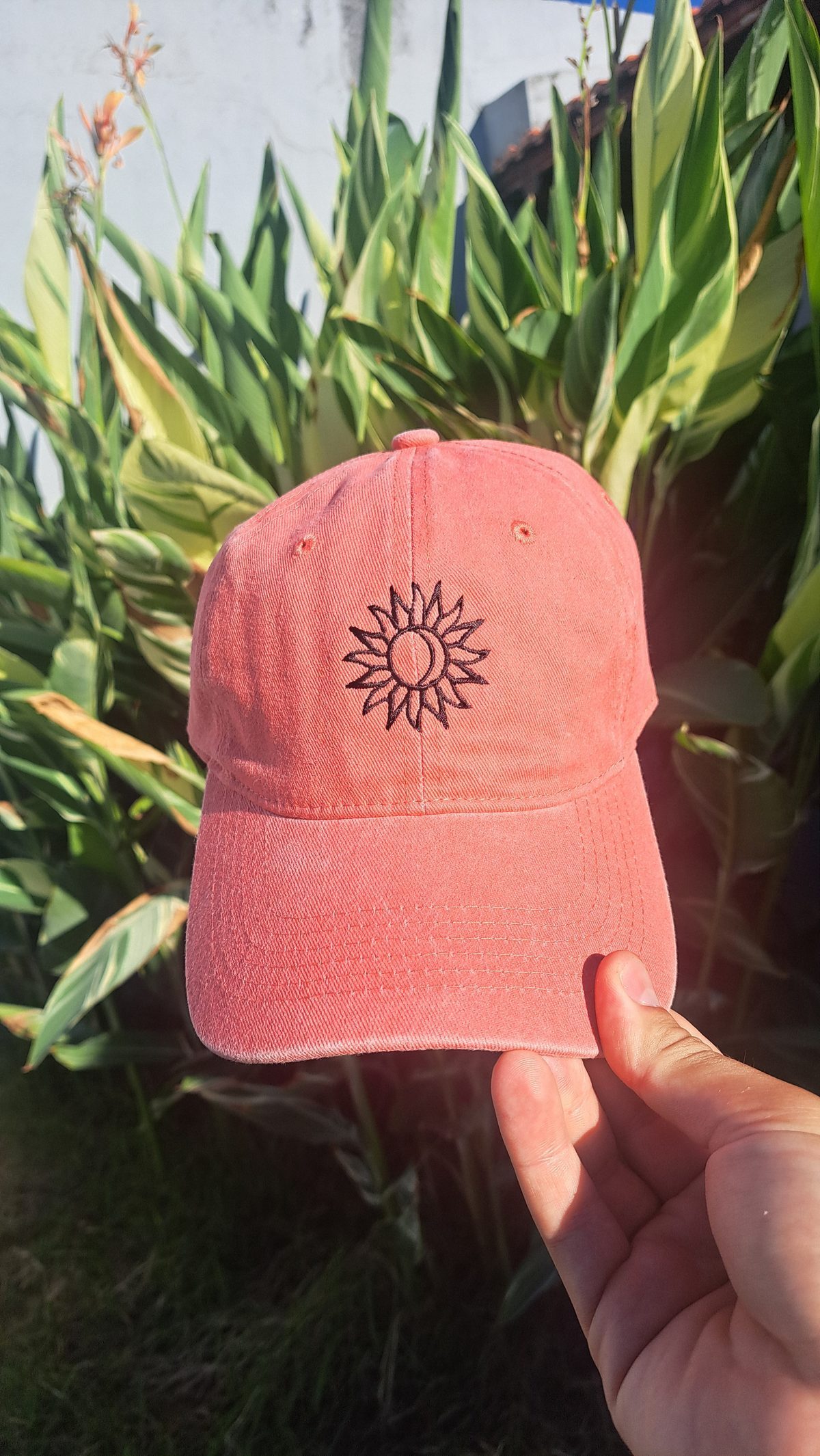 Gorra bordada con logo personalizado
