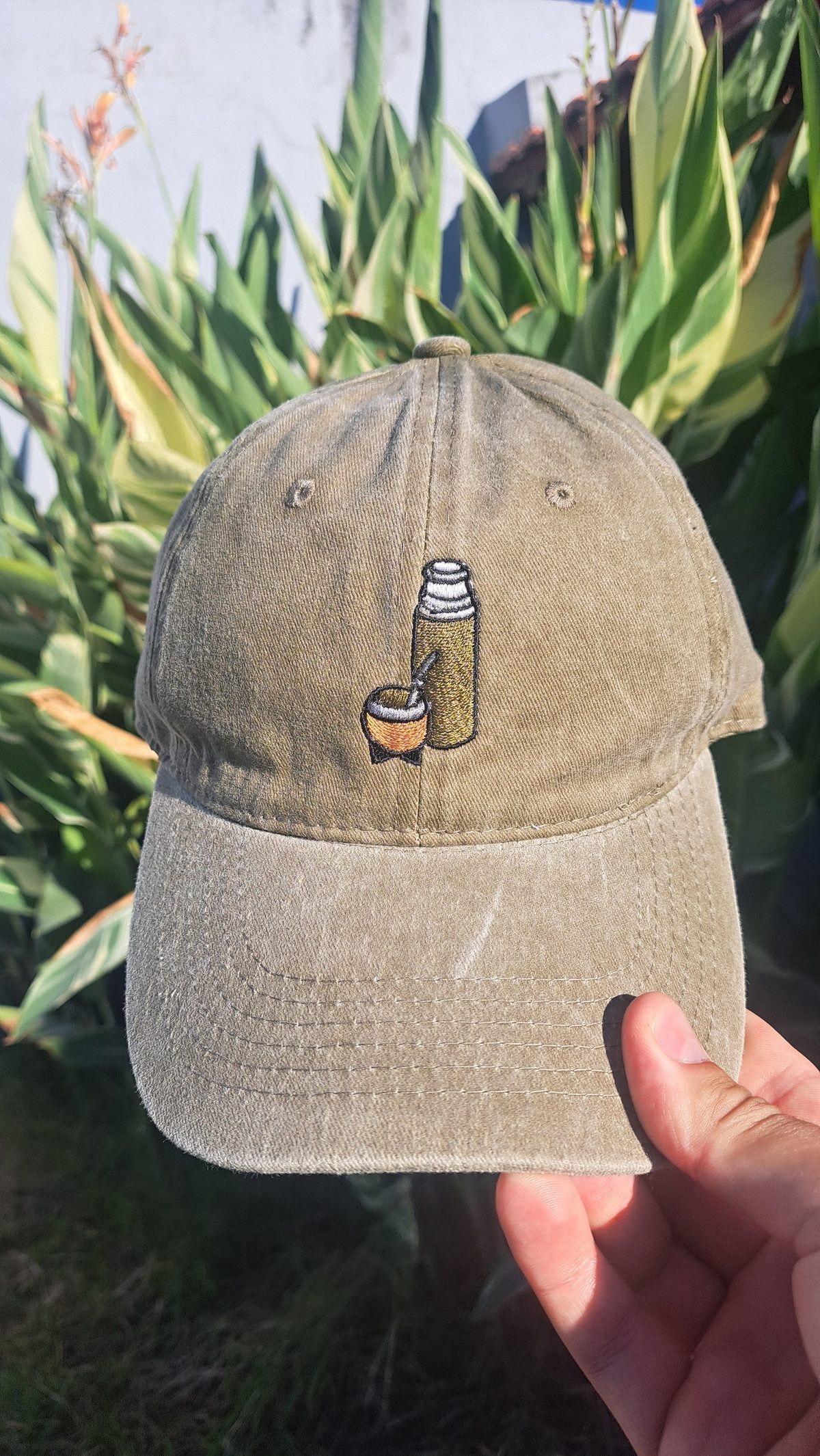 Gorra bordada con logo personalizado