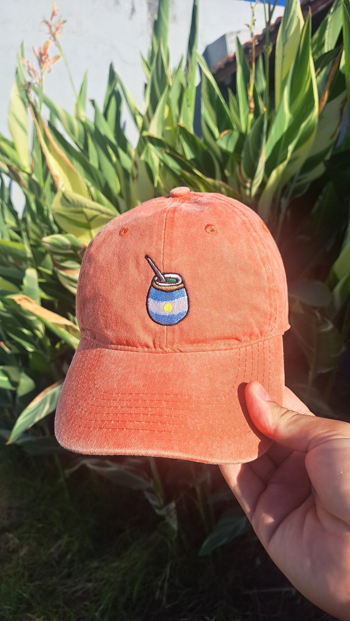 Gorra bordada con logo personalizado