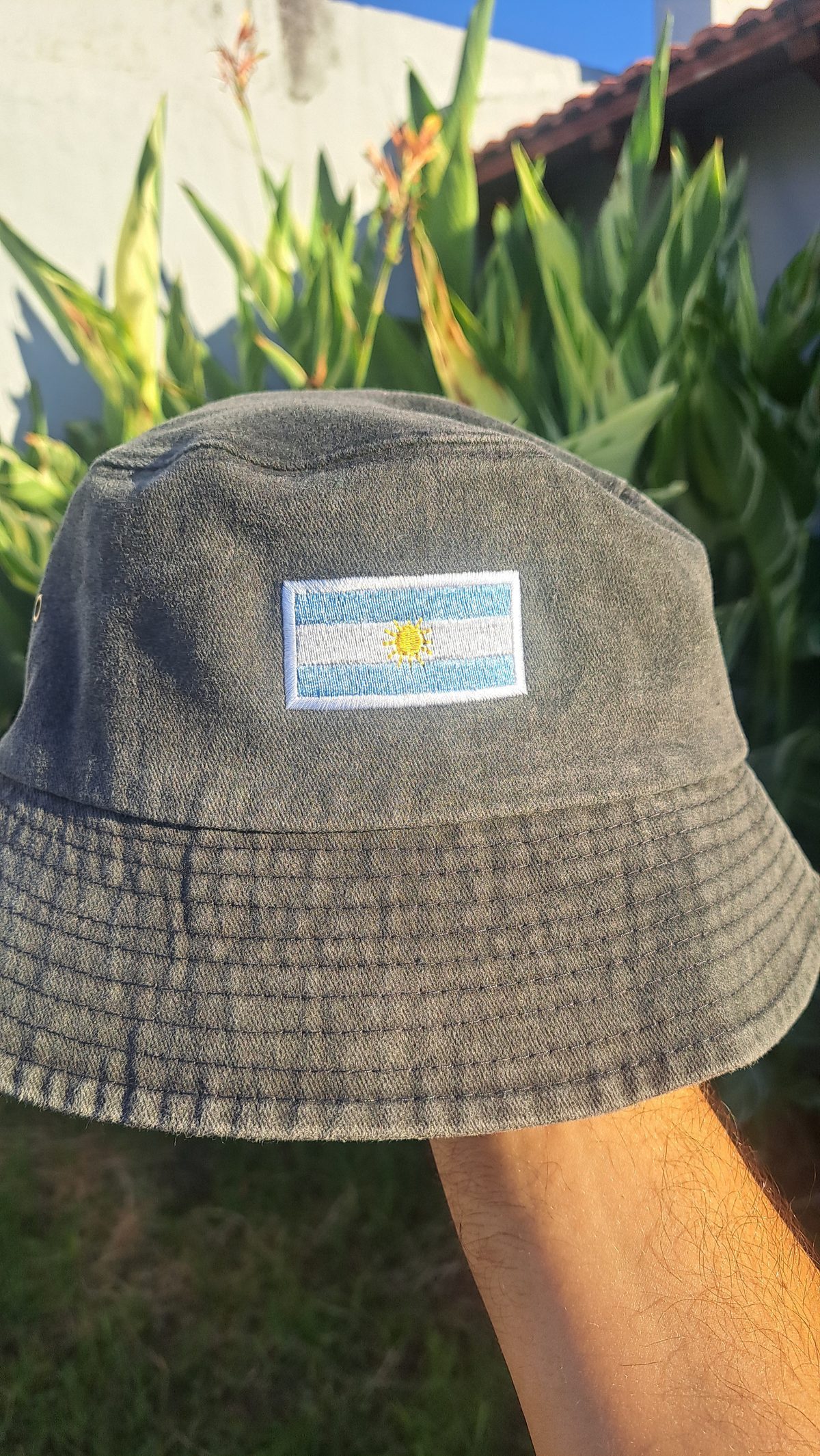 Gorra bordada con logo personalizado