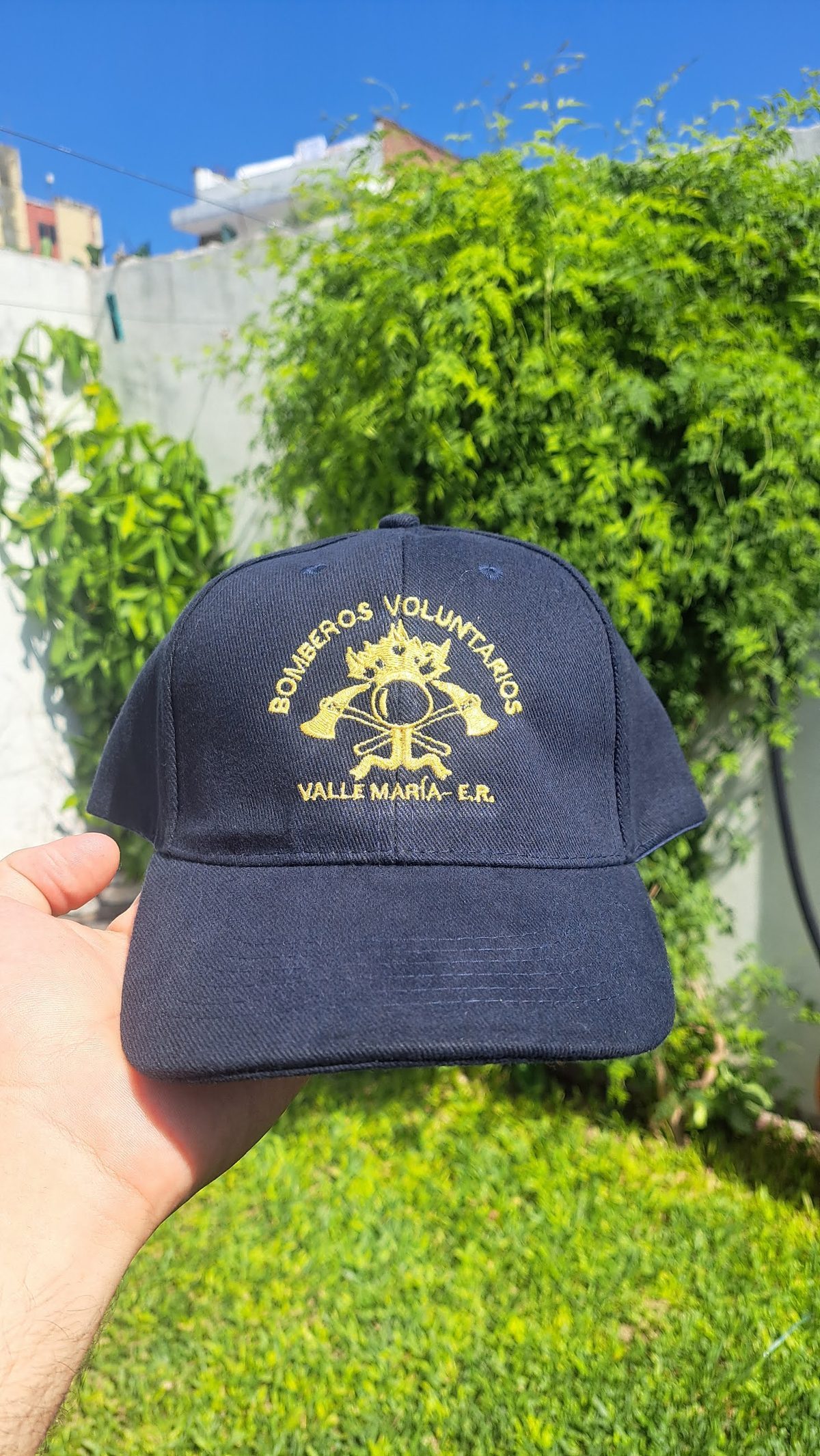 Gorra bordada con logo personalizado