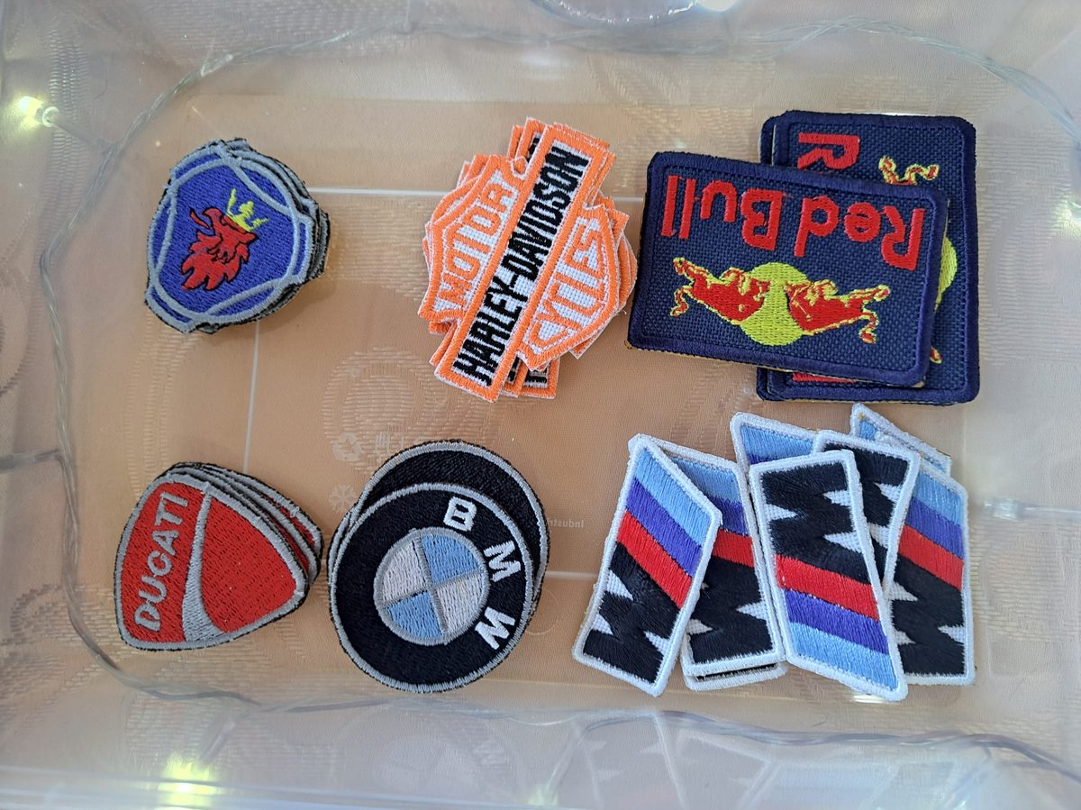 Sticker bordado personalizado